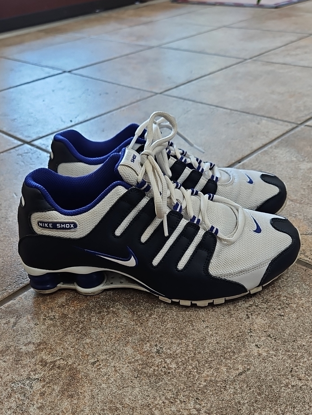 Nike Shox Men’s Athletic Shoes - White & Navy 8.5